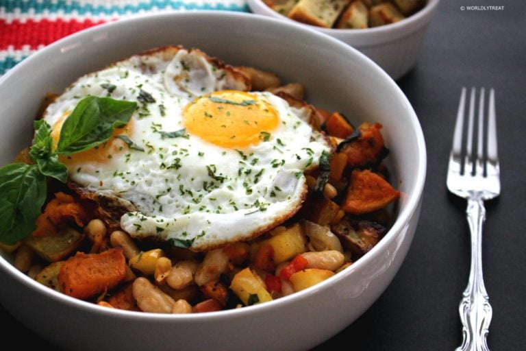 CRISPY HASH WITH FRIED EGGS