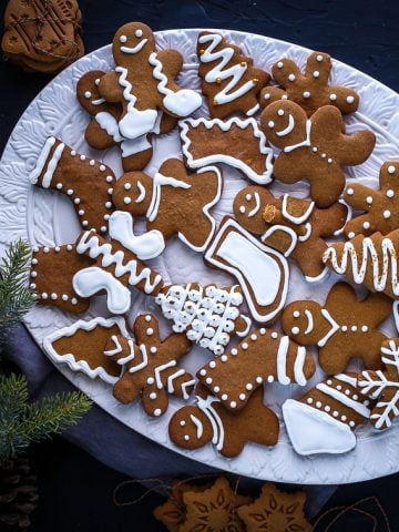 Soft and Chewy Gingerbread cookies-25