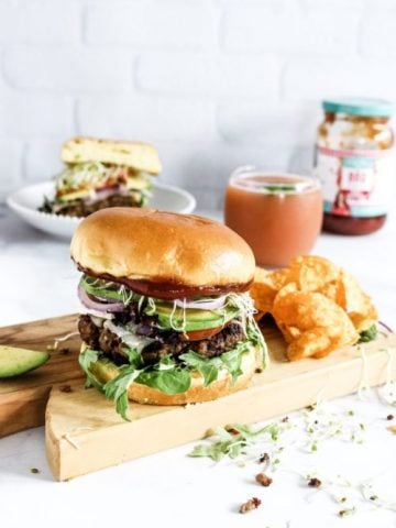 ZUCCHINI BEAN BURGER.