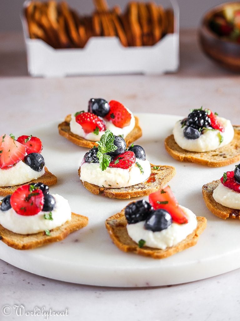 A slice of cracker crisps with mascarpone and berries