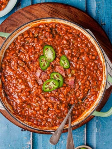 Baked beans with ground beef.