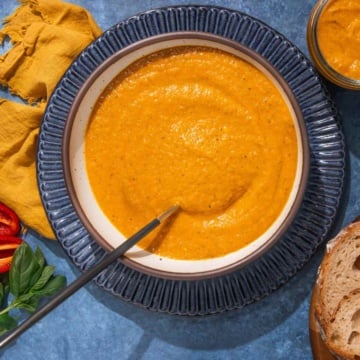 Roasted red bell pepper sauce.